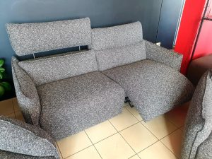 Sofa STUPORE su elektra reguliuojamais atlošais ir reglaineriais